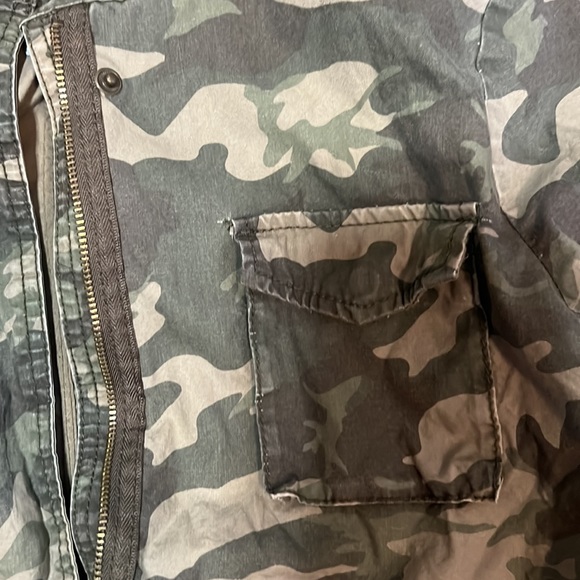 Old Navy, camouflage drawstring waist jacket - Picture 2 of 6